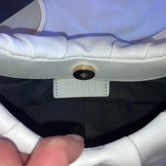 🔥NWT🔥 Vegan Leather Scrunch Handle Hobo Mini Tote/Crossbody in Chic White - Picture 9 of 14